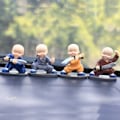 Pikkukuva 5 / 8: Auton koristelulelu Pieni munkkipoika Miniatyyrihahmot Koristeet Auton Koti Sisustukseen