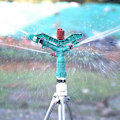 Miniatyrbillede 4 af 5: Effektiv Havevandingssprinkler - 360° Rotation, Vandbesparende, til Parker og Grøntområder