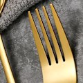 Miniatyrbillede 3 af 5: Bestiksæt Bærbar Stekkniv i Rustfrit Stål Gaffel Ske Bordsservice Forskønnet Servisesæt Golden Fork