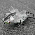 Miniatyrbilde 4 av 8: Hardt Fiskeagn Bionic Cicada Form Fiskebete med Roterende Propeller Trippelkrok 7.5cmY238-6