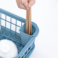 Miniatyrbilde 7 av 7: Oppvaskstativ Rask drenering Avtakbar bunn Dreneringsbrett Design Sterk plast Oppvaskstativ for spisepinner Spisepinner Blå