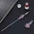 Pikkukuva 6 / 8: Retro-kristalli Elegant Kukka Lasinen Dip-kynä Signature Ink Reservoarikynä Mustepullonpidikkeellä Vaaleanpunainen