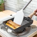 Pikkukuva 3 / 4: Paistinpannu tamagoyaki omeletti musta tarttumaton omeletti pannukakku keittiö pannulle kaasulle
