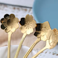 Miniatyrbillede 4 af 5: 12 stk Søde Blomster Te Skeer Dessert Kaffe Skeer Guld Kirsebærblomst Skeer