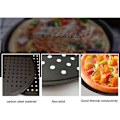 Miniatyrbillede 5 af 5: 2 stk. 10 tommer Perforeret Pizza Pan Kulstofstål Non-stick Belægning Nem Rengøring Pizza Pan