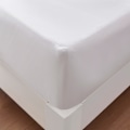 Miniatyrbild 2 av 6: Comfort Shield, Vattentätt Madrasskydd för Optimal Sömnupplevelse, Djup Ficka Säkerställer Säker Passform, Andningsbara Tyger Främjar Hälsosam