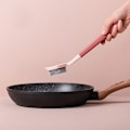 Pikkukuva 2 / 2: Astianpesuharja kahvalla, keittiön puhdistustarvikkeet (punainen)