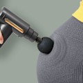 Miniatyrbilde 4 av 5: Mini Massasjepistol, USB Oppladbar, 4 Massasjehoder, Håndholdt Elektrisk Massasjeapparat for Kroppsmuskelavslapning Designet for Kvinner 6 Moduser (Grå)