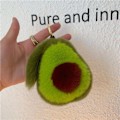 Pikkukuva 5 / 5: Pehmoinen avokado avaimenperä riipusnukke jaloilla