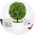 Miniatyrbillede 3 af 5: Små kunstige blomsterkrukker i form af et topiary, i hvid keramik
