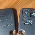 Miniatyrbillede 1 af 3: Bærbar Erstatning 3 Knapper Fjernbetjening Nøgle Fob Etui Skal Cover til S40 V40 S70 C70 V70 XC70 XC90 (Sort)