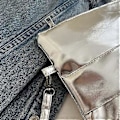 Miniatyrbillede 5 af 5: Trendy Kuvert Stil Clutch Taske Sofistikeret Metallisk PU Læder Håndholdt Håndledstaske til Modebevidste Kvinder Guld Gold
