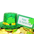 Miniatyrbilde 5 av 5: 100 stk St. Patricks Day Shamrock-mynter, Skinnende Lykke Plastmynt 4-kløverblad Irske St. Patricks Day-mynter (Sølv)