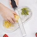 Miniatyrbilde 3 av 3: Sitronskall Zester Ost River Parmesan Med Razor-Sharp Rustfritt Stål Blad