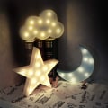 Miniatyrbillede 5 af 5: Stjerne Marquee Skiltlys, Varm Hvid LED-lampe - Stue, Soveværelse Bord og Julevægdekoration til Børn og Voksne - Batteridrevet 10 Tommer Høj
