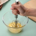 Miniatyrbillede 3 af 6: Æggebæger i rustfrit stål, håndholdt, halvautomatisk, multifunktionelt piskeris, mælkepisker, roterende piskeris til køkkenredskaber (10 tommer)