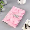 Miniatyrbillede 2 af 2: Marmor Dagbog Med Lås Hemmelig A5 Journal Med Lås Og Søde Notesbøger（Pink）