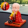 Miniatyrbilde 5 av 5: Solkraftdrevne dansende buddhistmunk svingende animert bobble danser leketøy, bil dashbord buddhistmunk figur ornament (rød)