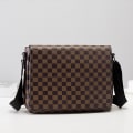 Miniatyrbild 1 av 2: Koreansk version av herrarnas axelväska mode rutig multifunktionell crossbody väska casual messenger väska ryggsäck（Brun）