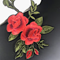 Miniatyrbild 3 av 6: 3PCS Broderade Stryk-på Patch Sy-på Patch Ros Blomform Självhäftande Dekal Kläder Dekoration DIY Sytillbehör