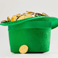 Miniatyrbilde 4 av 5: 100 stk St. Patricks Day Shamrock-mynter, Skinnende Lykke Plastmynt 4-kløverblad Irske St. Patricks Day-mynter (Sølv)