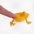 Miniatyrbillede 2 af 2: 100 Assorterede Farverige Frøer i Plastik, 5 cm Størrelse, Perfekt til Børnefester, Fejringer, Påske og Fødselsdagsgaver