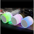 Pikkukuva 6 / 7: Kaiutin - Bluetooth ja LED - Kannettava & Minikokoinen White