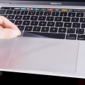 Pikkukuva 1 / 5: 2-Kpl - Touchpad Suoja MacBook Pro 13 - Suojaa Naarmuilta Transparent