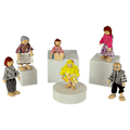 Miniatyrbilde 2 av 6: Dockor dockor till dockhusfamiljen 6 st.