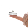 Miniatyrbillede 6 af 6: 2-Pak - Splitter & Hovedtelefonadapter til iPhone - Oplad & Lyt Silver
