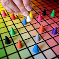Miniatyrbild 2 av 5: Hues and Cues gissningsspel från usaopoly | 30 minuters speltid