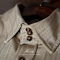 Miniatyrbillede 4 af 6: Retro Kaffe Farve Stribet Skjorte Mænd Langærmet Business Casual Top Spids Krave Britisk Trendy Slim-Fit Skjorte Vår Og Efterår. Apricot XXL