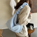 Miniatyrbillede 2 af 10: Stor Kapacitet Fashionable Enkel Nylon Tyg Pleated Casual Taske 2023 Efteråret Nye Særlige Skulder Crossbody Dumpling Tasken Pink