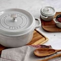 Miniatyrbild 4 av 4: Staub Slow Cooker - Gryta Gryta 28cm Vit tryffel