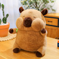 Miniatyrbild 5 av 5: Ny ryggsäcksplyschad capybara-leksak semesterdocka online kändis capybara (bebis)