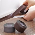 Miniatyrbilde 5 av 5: PVC Vanntett Veggklistremer Selvklebende Teip Vask Komfyr Sprekk Stripe Teip Kjøkken Bad Badekar Hjørne Tetningsteip Brown 2 2cmx3 2m