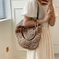 Miniatyrbillede 3 af 5: Håndvævet blød stor strå skuldertaske Retro Boho Tote tasker sommer strand vævet taske Rattan håndtaske - Brun -