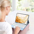Pikkukuva 3 / 5: Taustavalaistu näppäimistökotelo Galaxy Tab A8 10.5 tuuman 2022 -malliin, irrotettava langaton kosketuslevynäppäimistö hiirellä, 7 värin taustavalaistus, ohut ja kevyt PU-nahka Blue