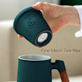 Miniatyrbillede 4 af 5: Tekop med teinfuser og låg, løs te-si med træhåndtag, 360 ml mat keramisk teinfuser gave dark green