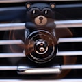 Pikkukuva 7 / 7: Auton raikastin, Pilot Bear -auton diffuusori pyörivällä potkurivalvimella, ilmanraikastin, aromaterapia, koristeet, auton lisävarusteet Cool Black