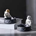 Miniatyrbild 2 av 5: Hartsaströ av harts i form av tecknad astronaut - Silver