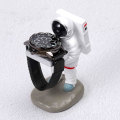 Pikkukuva 3 / 5: Kelloteline Vanha Butler/Astronauutti Hartsihahmo Malli Kelloteline Koriste Säilytysteline Jewe
