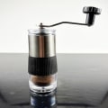 Miniatyrbillede 4 af 5: Håndsvinget kaffekværn Arbejdsbesparende kaffebønne kværnværktøj til hjemmet