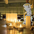 Miniatyrbillede 4 af 4: Flammeløse stearinlys - 12 genopladelige LED-flimrende telys + 12 frostede kopper - Leveres med opladningsbase, ingen batterier påkrævet Kb