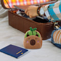 Miniatyrbillede 2 af 7: Capybara pung - Sød plys pung med capybara-motiv - Bærbar opbevaringspose med dyremotiv til drenge og piger, hovedtelefoner, snacks, slik 9x10x5 cm Green