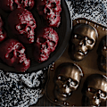 Pikkukuva 4 / 5: Ware Halloween -leivontavälineet, Haunted Skull Cakelet -vuoka, pronssi-yujia