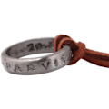 Miniatyrbilde 4 av 5: Uncharted 4 Nathan Drake gravert ringanheng med justerbar brun skinnkjede (unisex)