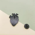 Miniatyrbild 3 av 5: Emalj Pins för Ryggsäckar Hjärta Pin Rolig Emalj Slipsnål Brosch Pin Badge för Män Kvinnor Pojkar Flickor Hjärtorgan Söt Estetisk Pin för Hatt Väska(Blå)