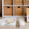 Miniatyrbillede 3 af 6: 2 Søde Alpaka Plysdyr, Hvid & Brun Blød Legetøjsk pude, Bomulds-Plys Fyldt, Husholdningsartikler til Sofa Seng Stol Skrivebord