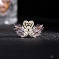Pikkukuva 4 / 4: Kukka-nauha rintaneula, Vintage Elegantti ainutlaatuinen kristallirintaneula, Muotitimantti rintaneula, Pin Badges, Tarvikkeet, Timantti rintaneula(Keltainen joutsen)
